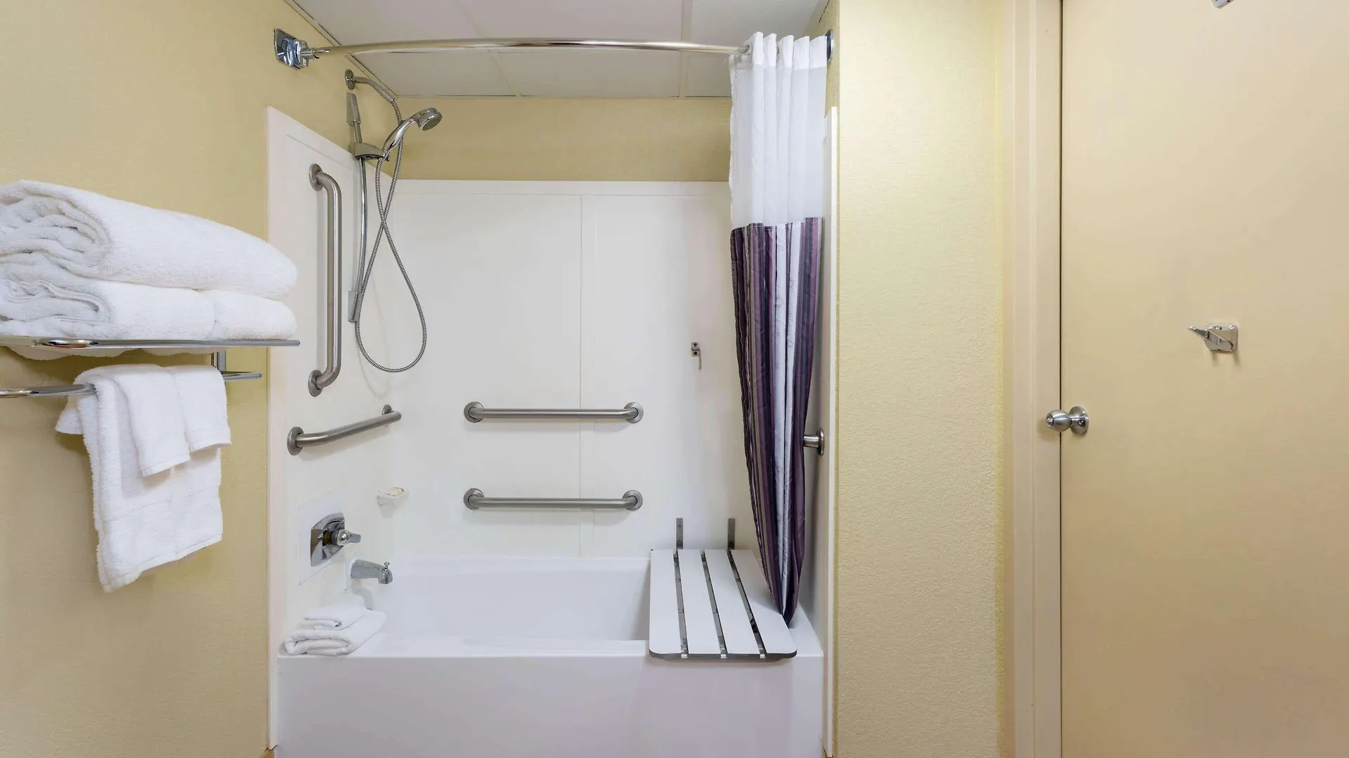 Clt Airport Inn & Suites Charlotte Hotel
